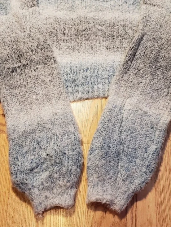 Wild Fable Women's Sweater Size: XL Fuzzy - Picture 10 of 10